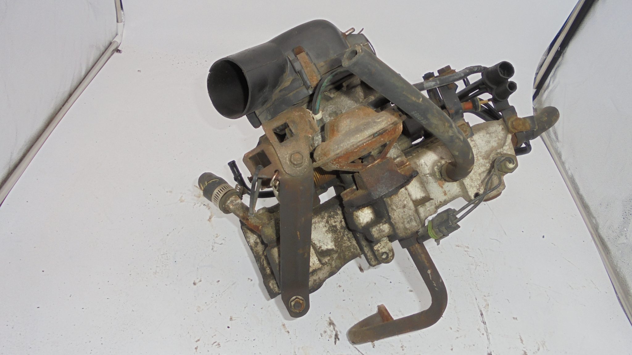 19871990 JEEP YJ 4CLY 2.5L TBI INTAKE MANIFOLD THRODDLE BODY ECT One