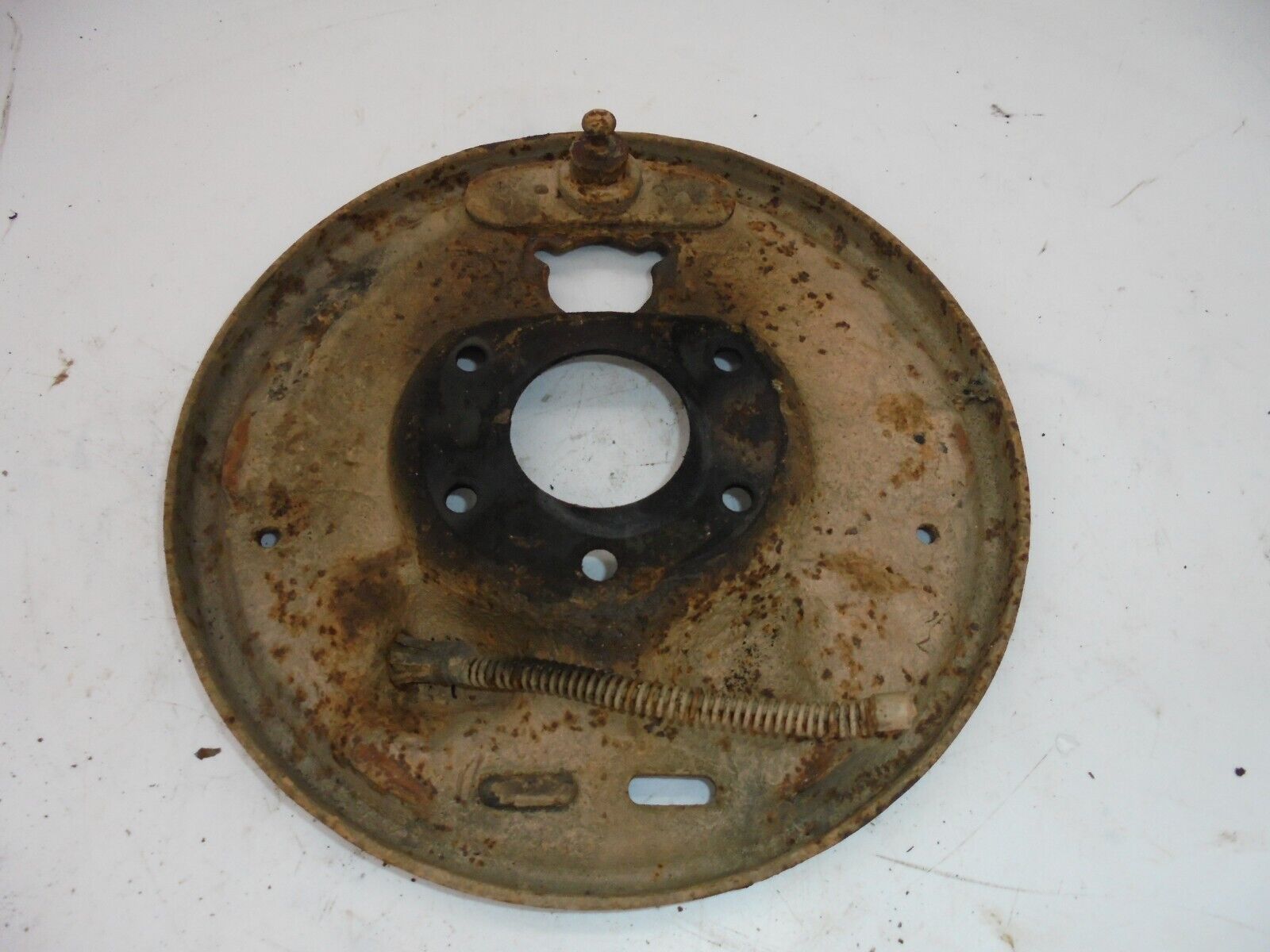 19761986 JEEP CJ AMC MODEL 20 DRIVERS SIDE REAR AXLE 10″ BRAKE BACKING